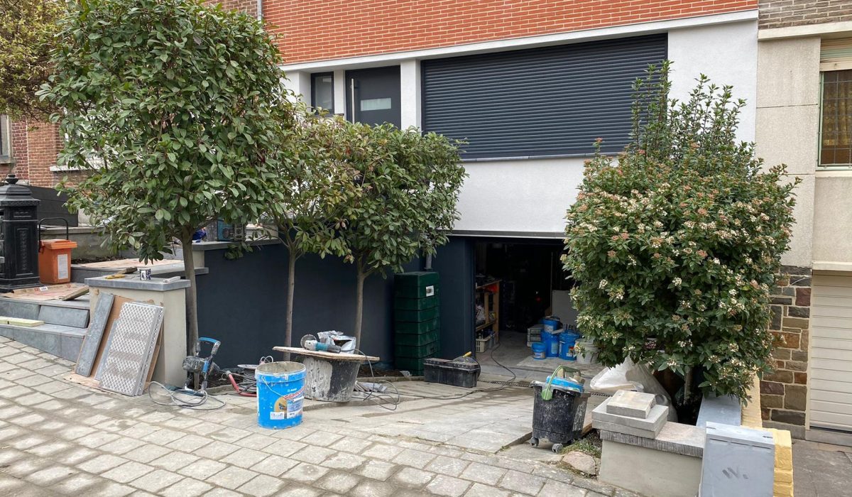 Rénovation et installation de porte, châssis et porte de garage couleur noir